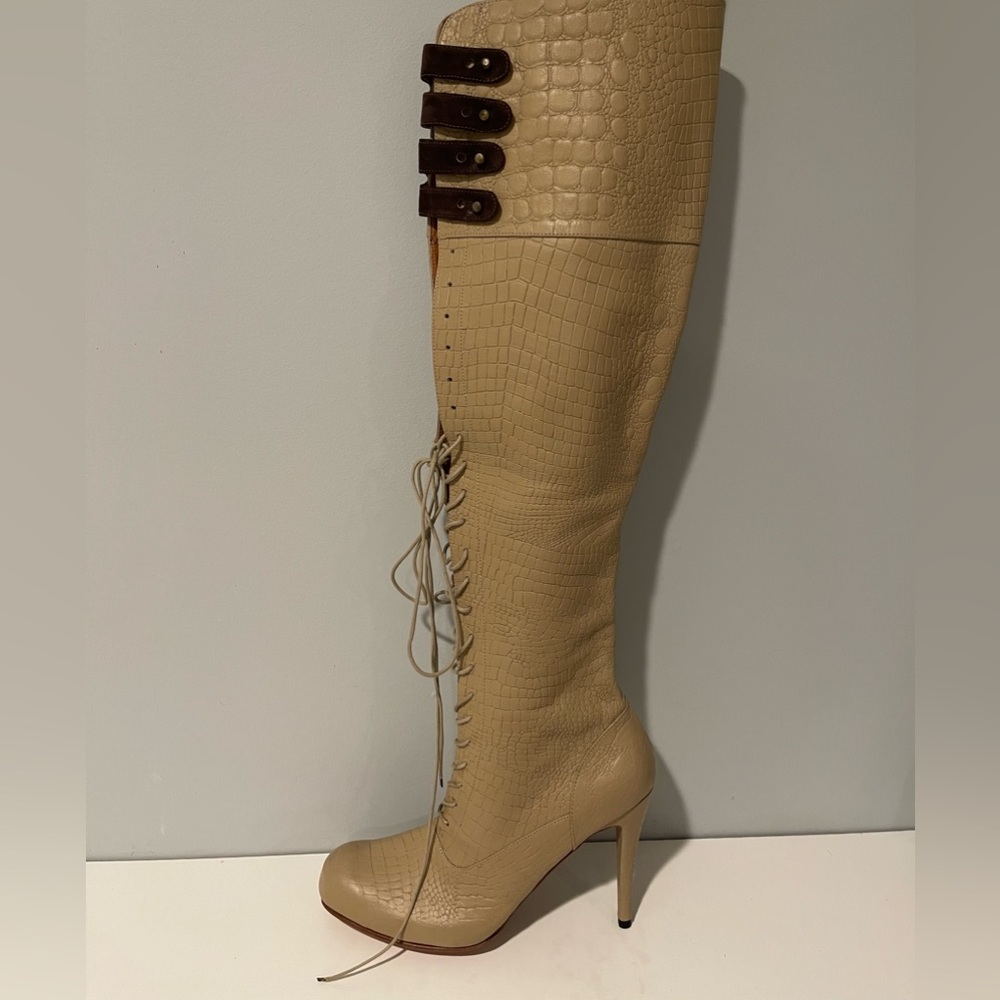 Woman Boots Over the knee size 7.5 Hidden Platform. Leather